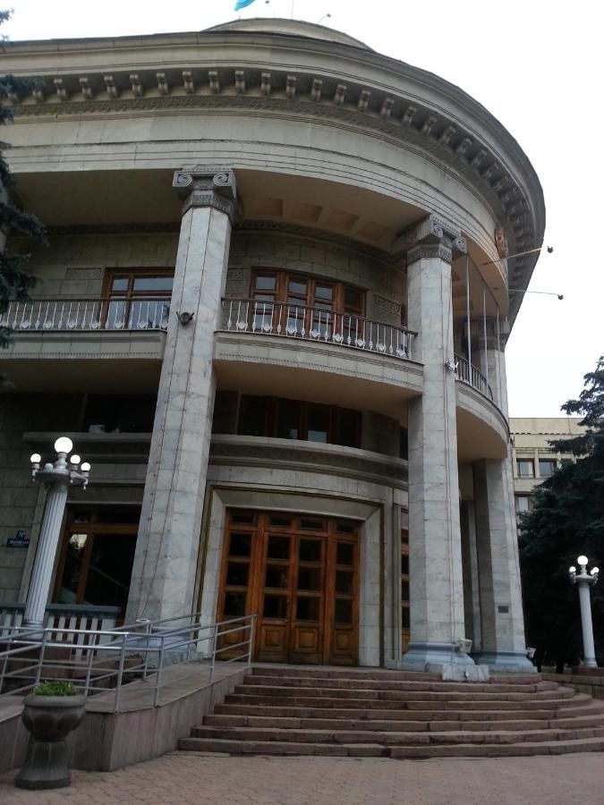 Апартаменты Nadezhda Apartments on Nayrizbay Batira 68 Алматы